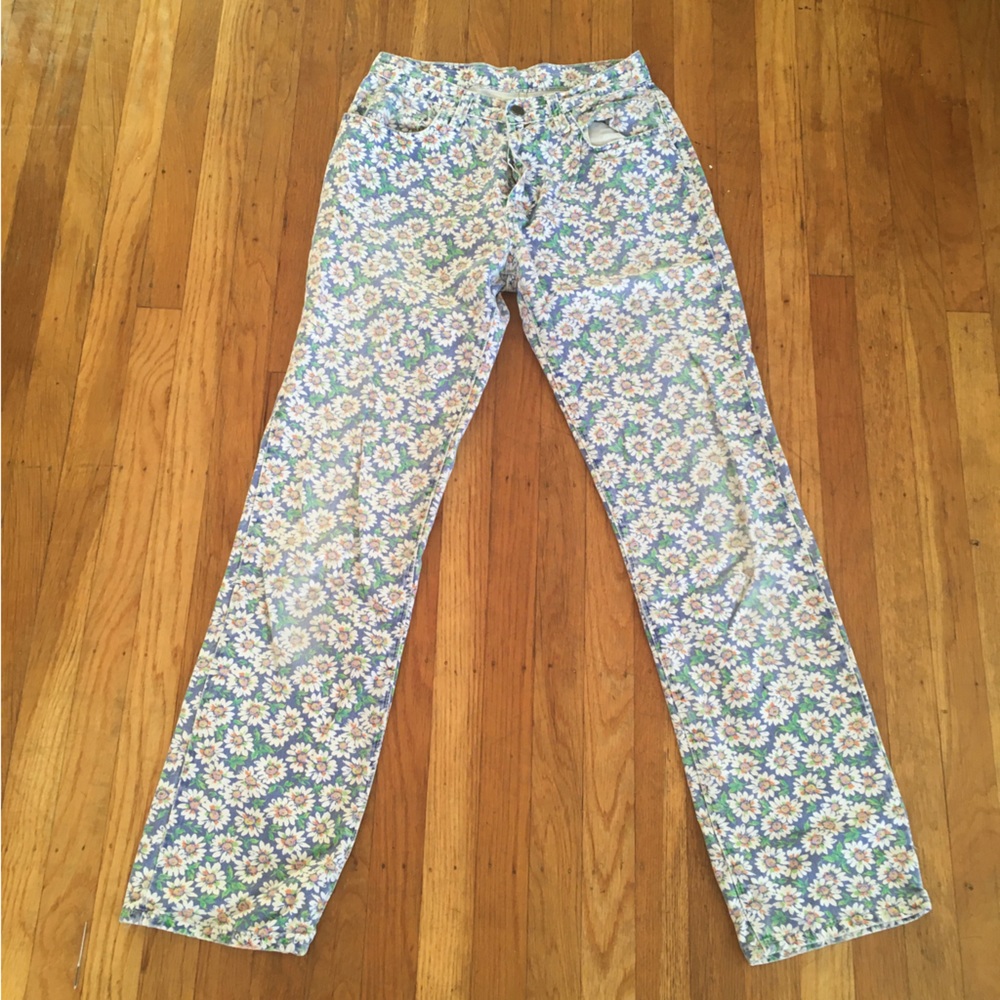 Beautiful vintage daisy jeans